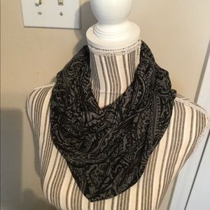 NWOT infinity scarf / Black and gray
